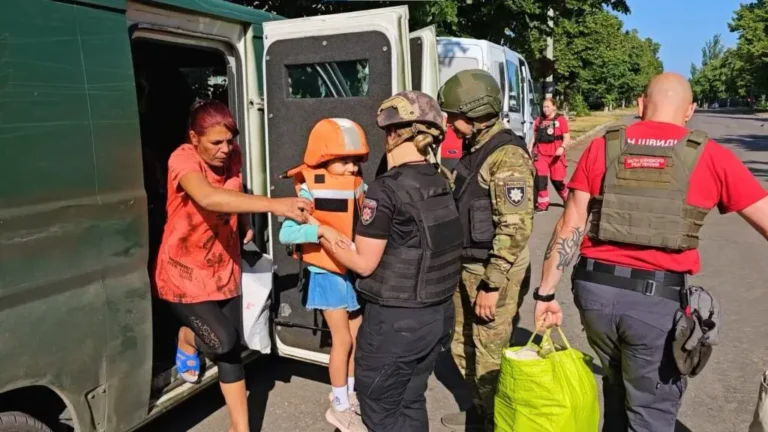 З п’яти населених пунктів Лиманської громади, де діє примусова евакуація, вже вивезли 168 дітей: скільки ще залишаються