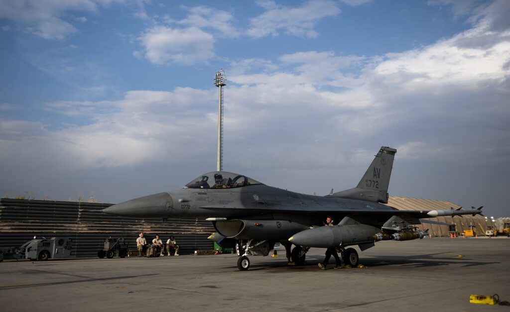 Дания передаст новый пакет помощи для Украины: в нем есть оборудование для истребителей F-16