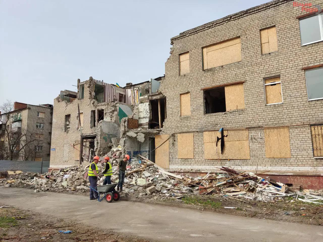 Частково зруйнований будинок на Богдана Хмельницького, 4 у Краматорську