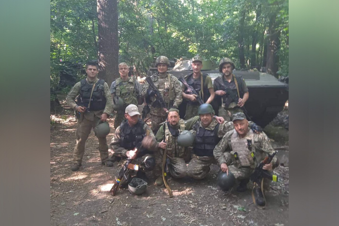 Олексій Кривіцький (перший ліворуч) на службі ЗСУ з побратимами під час повномасштабного вторгнення Росії в Україну
