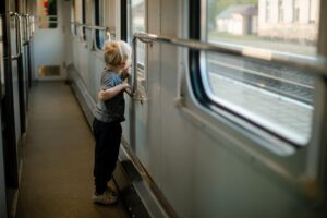 Укрзализныця предлагает приют и перевозки пострадавшим от российского обстрела пациентам «Охматдета» (КОНТАКТЫ)