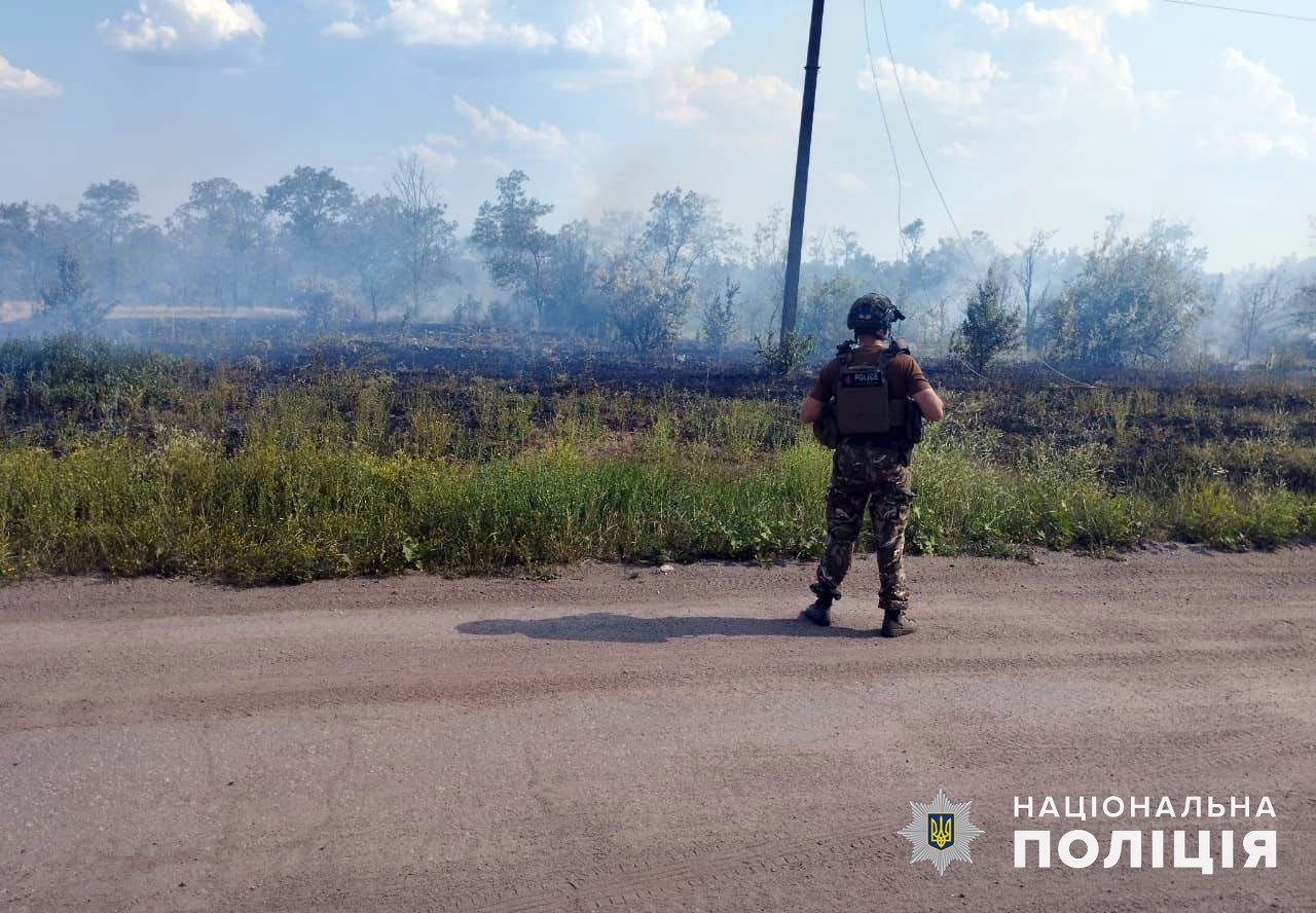 Пылает поле в Донецкой области. 1 июля