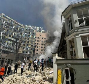 За более чем два месяца в Украине полностью восстановили еще 11 медицинских объектов, однако российские обстрелы до сих пор продолжаются