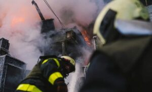 Обстрелы украинской энергетики ускорили ее модернизацию, однако украинцам стоит готовиться к отключениям, — The Economist