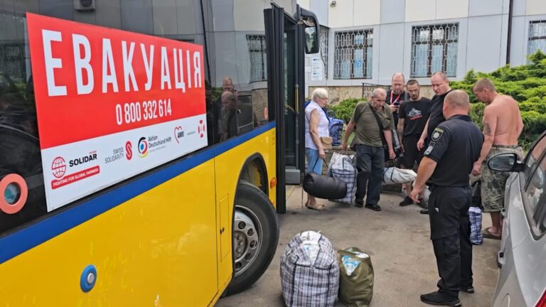 “Часу на роздуми вже немає”: жителів Покровська, Мирнограда та Селидового закликають евакуюватися