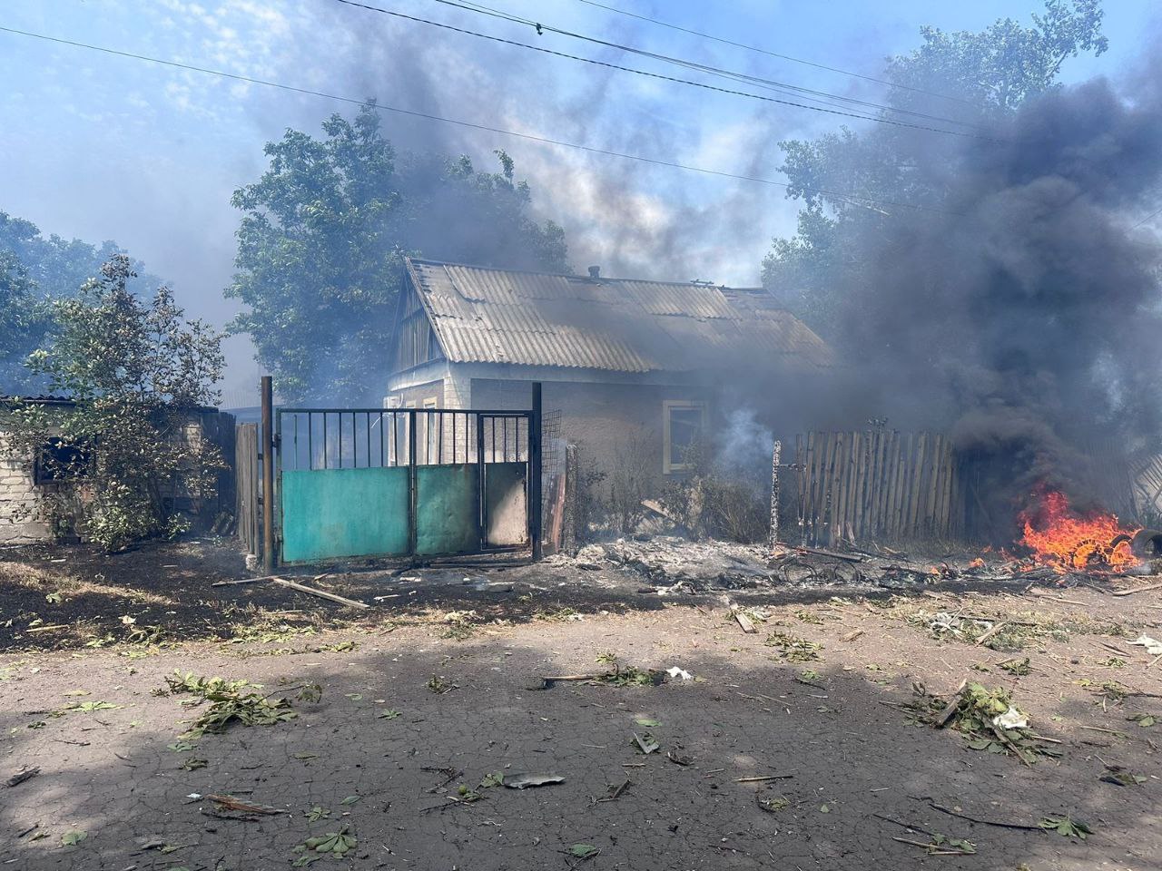 Окупаційні війська вгатили по Українську, Петрівці та Вишневому 4 липня. Фото: Селидівська МВА