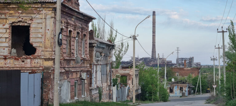 Хроника осады Мариуполя: активисты создали сайт, посвященный каждому дню боев за город. Как поделиться свидетельствами