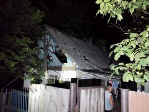 Российские оккупанты ночью нанесли удар по Селидовому: ранена пожилая женщина (ФОТО)