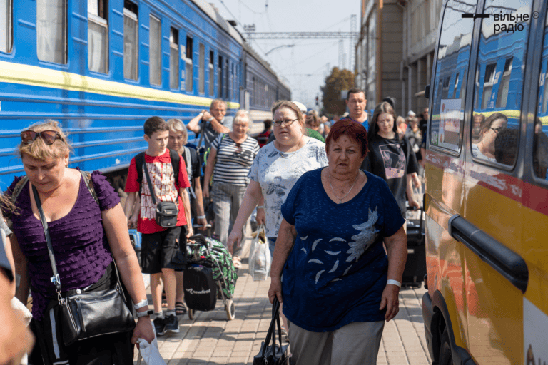 Евакуаційний потяг з Донеччини наприкінці вересня курсуватиме до Чернівецької області: як туди дістатися (ГРАФІК, КОНТАКТИ)