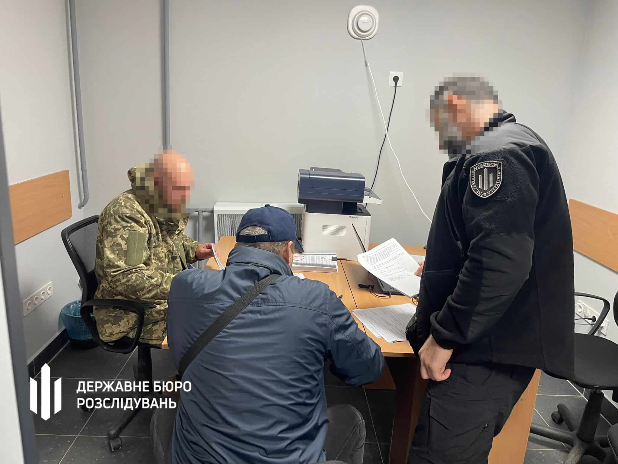 Полковник ЗСУ оформив бойові виплати на дружину