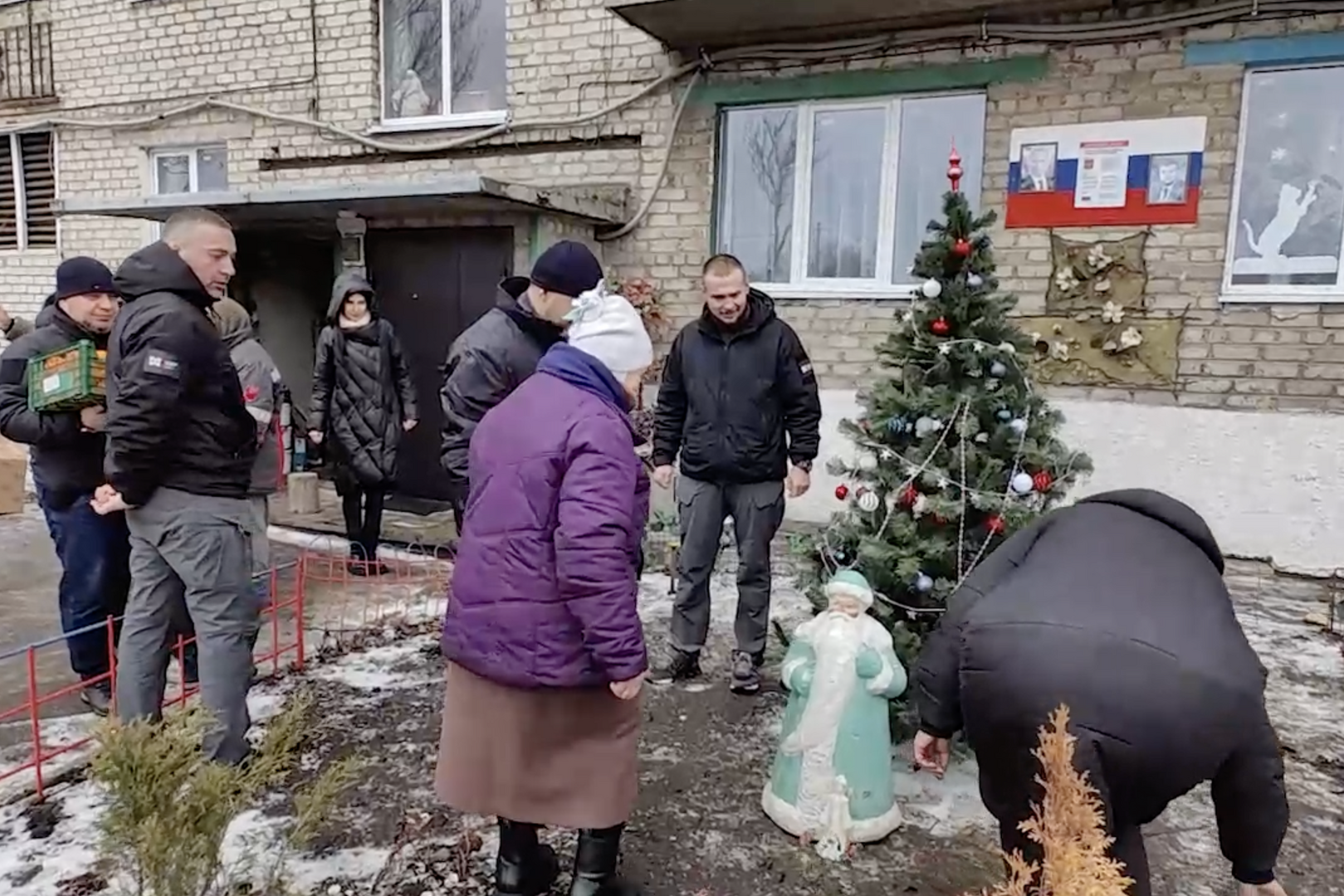 Ялинка в окупованій Авдіївці. Фото: з джерел окупантів