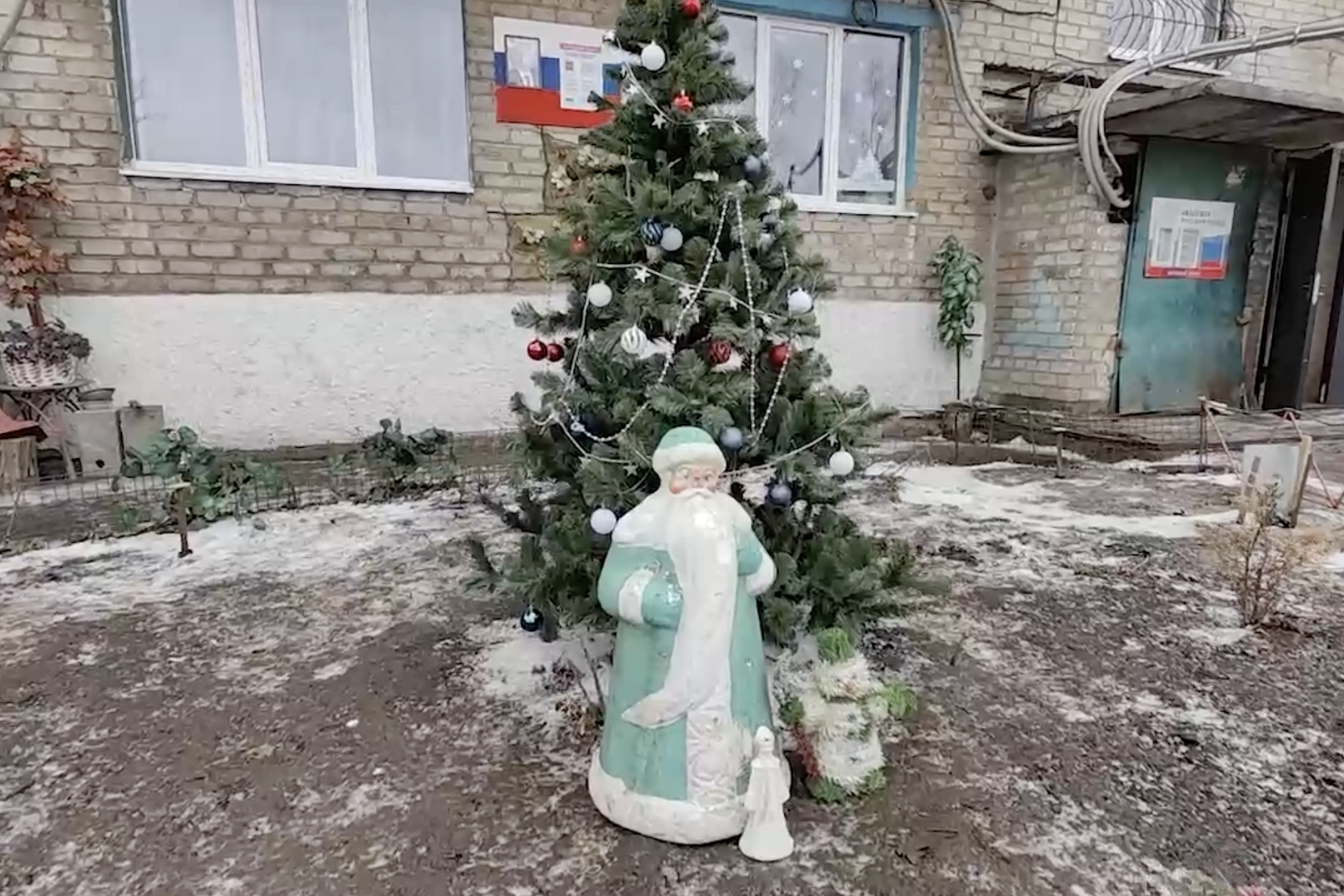 Ялинка в окупованій Авдіївці. Фото: з джерел окупантів