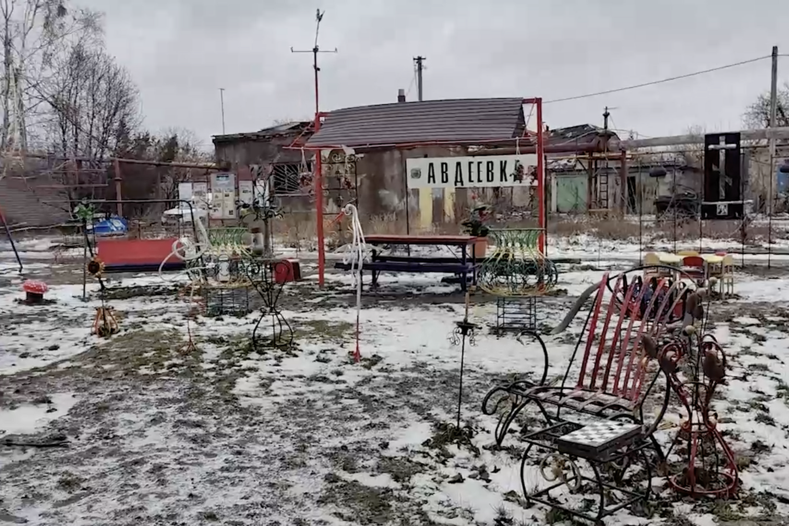 Ялинка в окупованій Авдіївці. Фото: з джерел окупантів