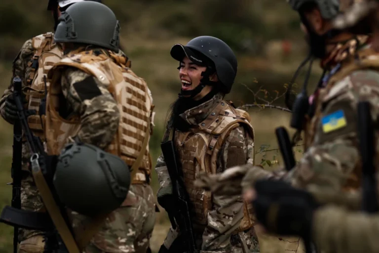 Жінкам-військовослужбовицям пропонують безоплатний відпочинок у горах: як податися на програму