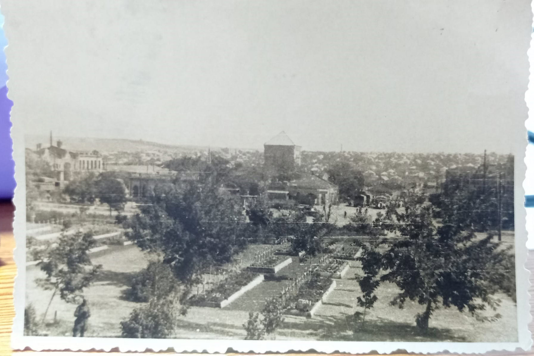 Мініатюрна фотографія Бахмута часів нацистської окупації, літо 1942 або 1943 року