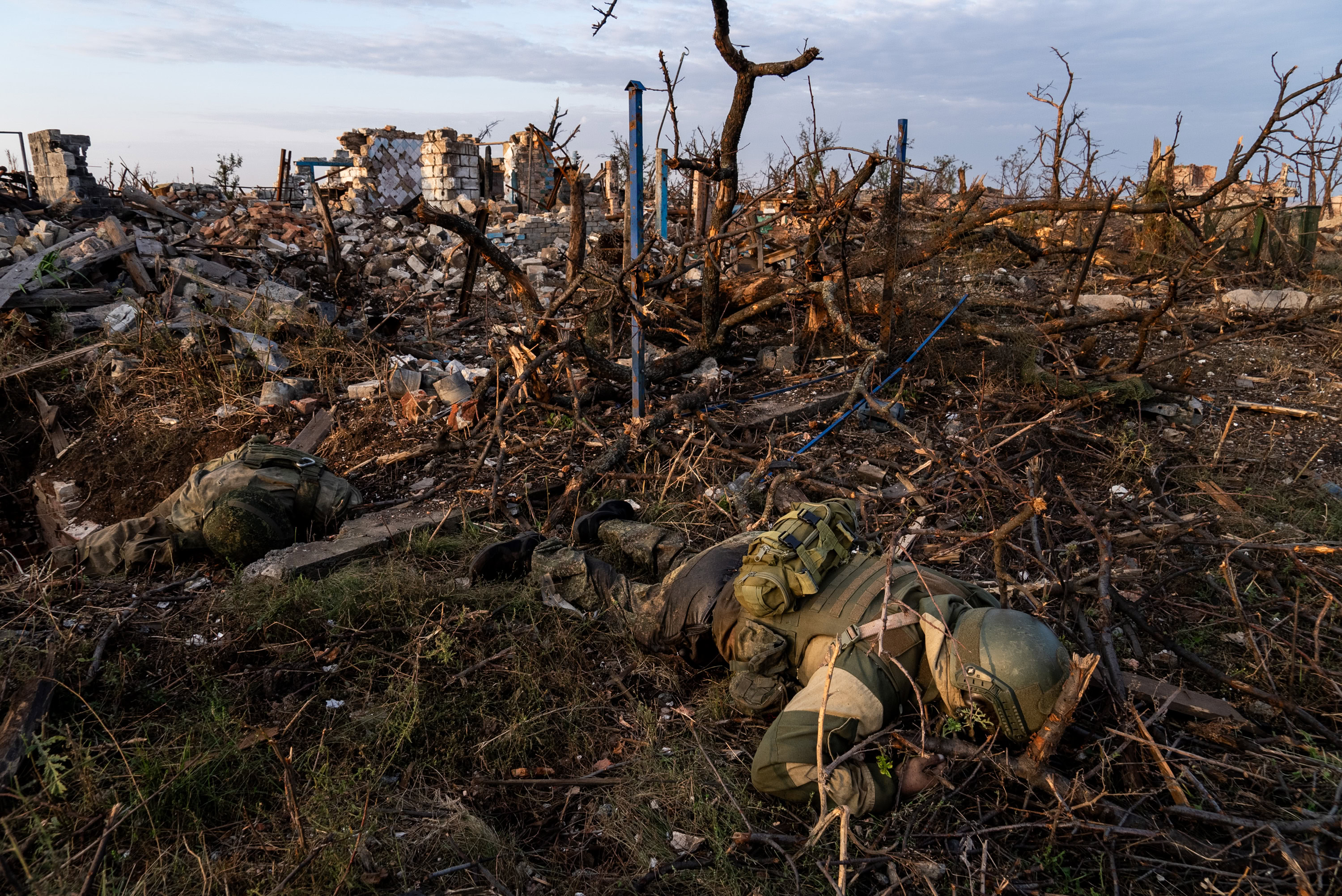 “2000 метрів до Андріївки”. Фото: AP та Frontline