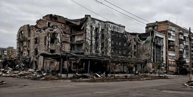 У Покровську більше не обстежують понівечені будинки. Комісія поки що залишається працювати в Родинському (деталі)