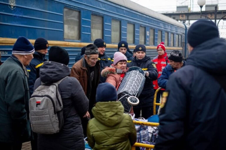 Более 4 тысяч эвакуированных из Донецкой области получили временный приют в 2024-м: в каких регионах