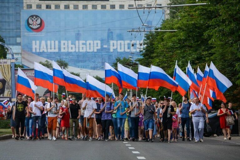 У т.з. “ДНР” створили “раду” із захисту традиційних російських цінностей серед молоді: чим вона займатиметься