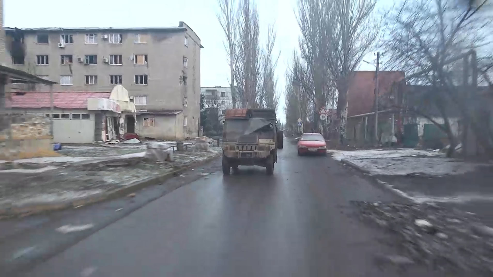 Зображення до посту: Ватажок т.з. “ДНР” Денис Пушилін оголосив про перші плани з відновлення Курахового: в якому стані місто