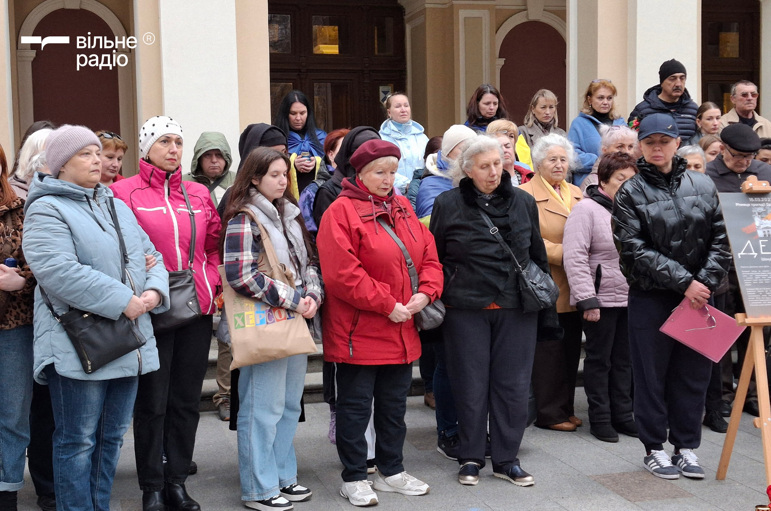 Акция памяти погибших в Мариупольском драмтеатре. Одесса, 16 марта 2025 года