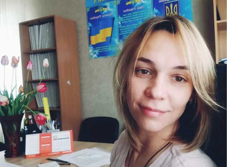 Перегляньте новину: Была хорошим организатором и любила готовить: вспомним депутата Балаклейского горсовета, погибшую во время авиаудара Была хорошим организатором и любила готовить: вспомним депутата Балаклейского горсовета, погибшую во время авиаудара