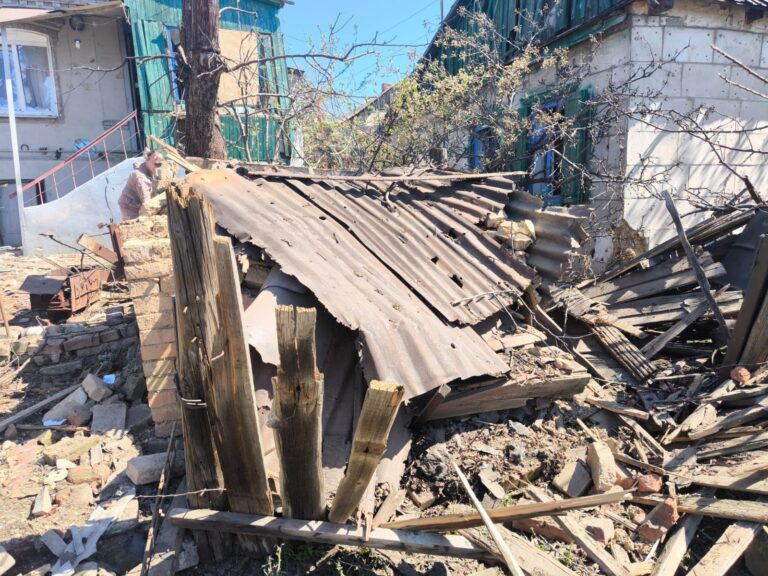 Перегляньте новину: Є один поранений: російська армія скинула на Костянтинівку 10 авіабомб Є один поранений: російська армія скинула на Костянтинівку 10 авіабомб