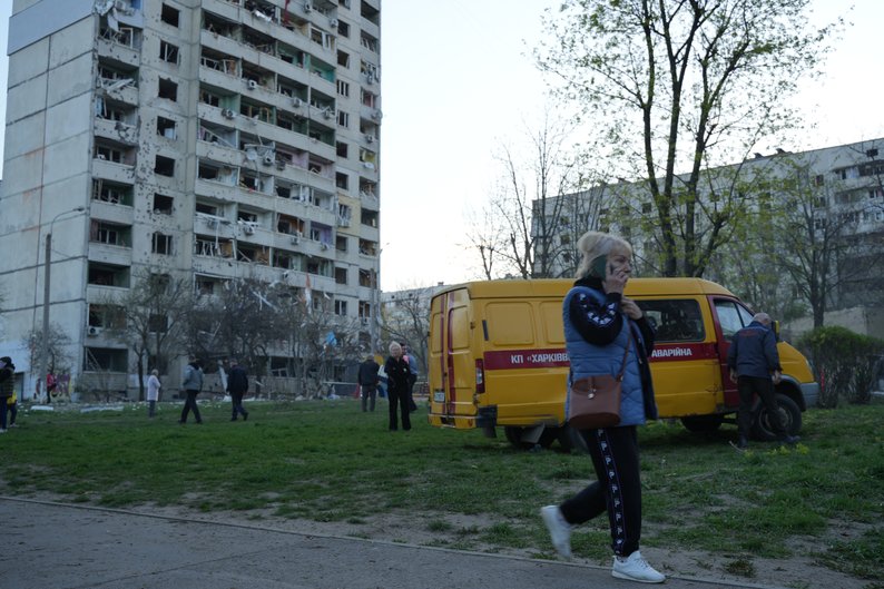 ГСЧС показала последствия ракетного обстрела Харькова, Основянский район, апрель 2025