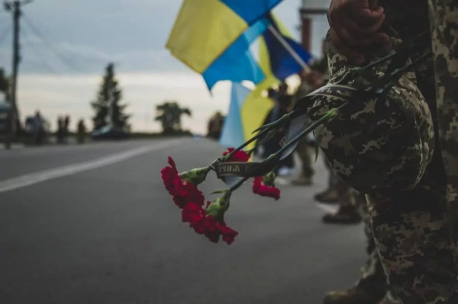 Сім’ї полеглих добровольців, які загинули у боях за Україну отримуватимуть 15 млн грн: деталі
