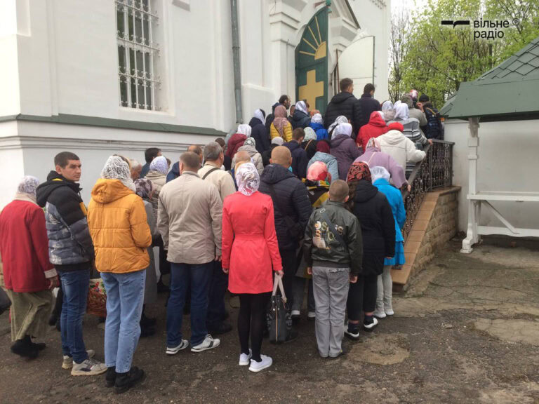 Перегляньте новину: Правоохоронці закликають вірян Донеччини не створювати скупчень на Великдень Правоохоронці закликають вірян Донеччини не створювати скупчень на Великдень