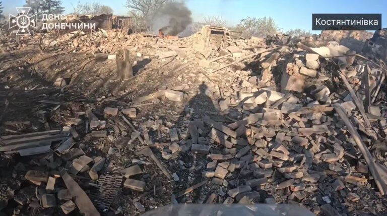 У Костянтинівці витягнули з-під завалів тіла двох людей. Вони загинули через авіаудар 19 квітня