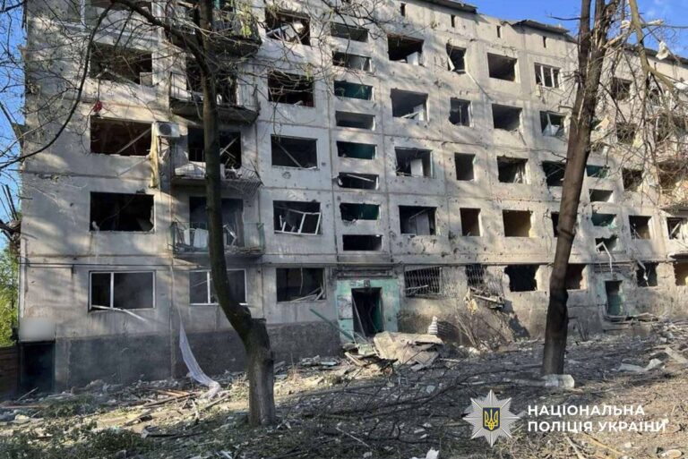 Через російські удари загинули троє людей, зокрема дитина. Ще семеро дістали поранень: доба 23 квітня на Донеччині (ЗВЕДЕННЯ)