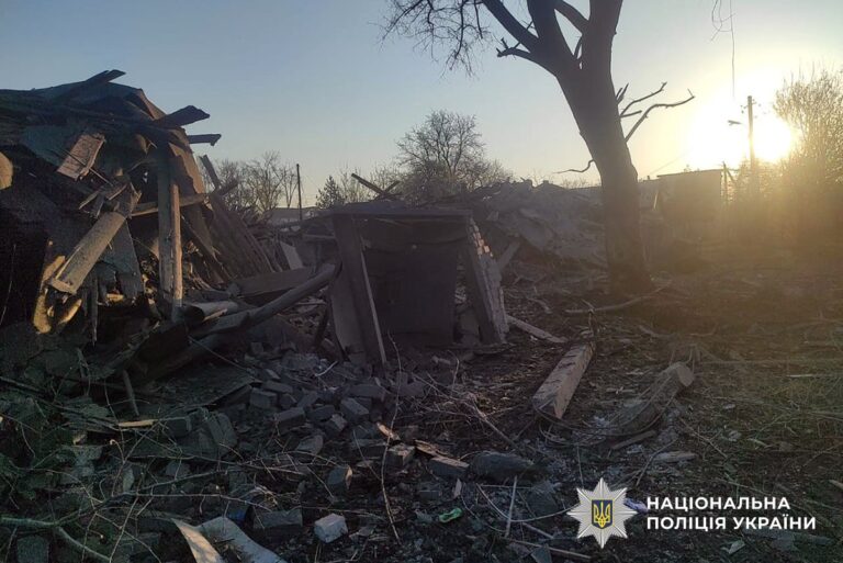 Перегляньте новину: Один гражданский погиб, еще двое попали под удар дроном: какими были последствия обстрелов в Донецкой области за 18 апреля (СВОДКА) Один гражданский погиб, еще двое попали под удар дроном: какими были последствия обстрелов в Донецкой области за 18 апреля (СВОДКА)