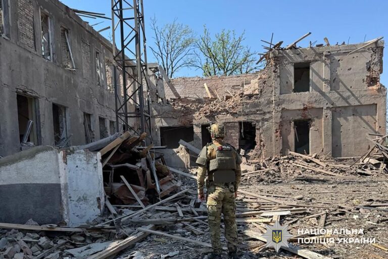 Двоє жителів Донеччини загинули та п’ятеро зазнали поранень через російські удари. Як минуло 25 квітня в регіоні (ЗВЕДЕННЯ)