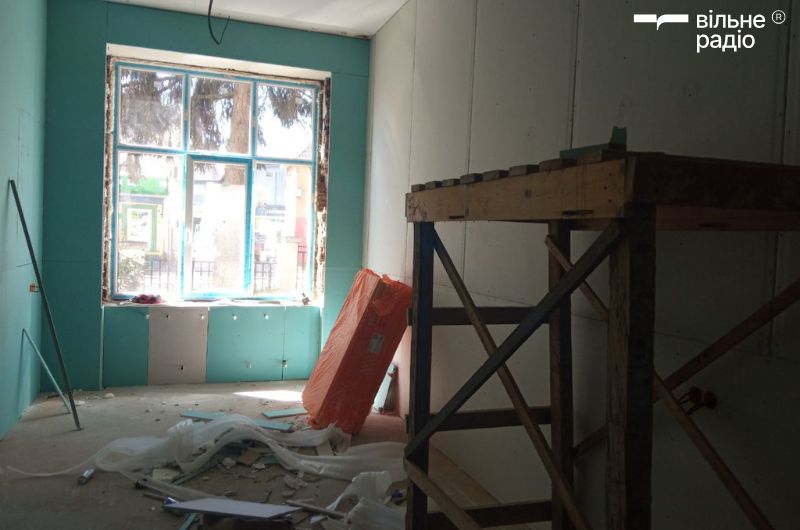 Зображення до посту: У нових стінах — знайомі обличчя: як релокований Краматорський ліцей готується приймати учнів на Закарпатті