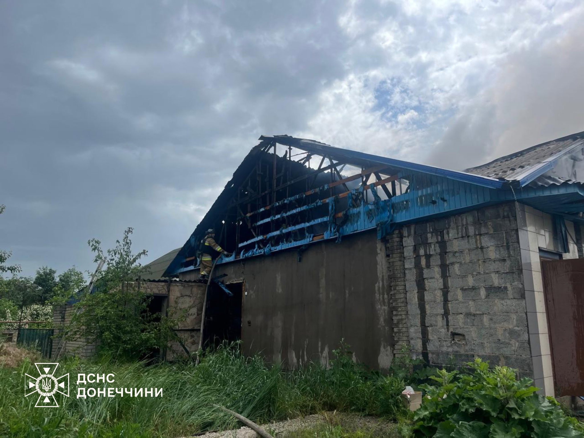 Зображення до посту: У Костянтинівці згоріла крамниця — одна людина дістала опіків