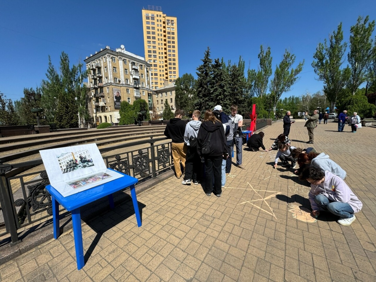В окупованому Донецьку влаштували “реконструкцію” фейкового референдуму 2014-го