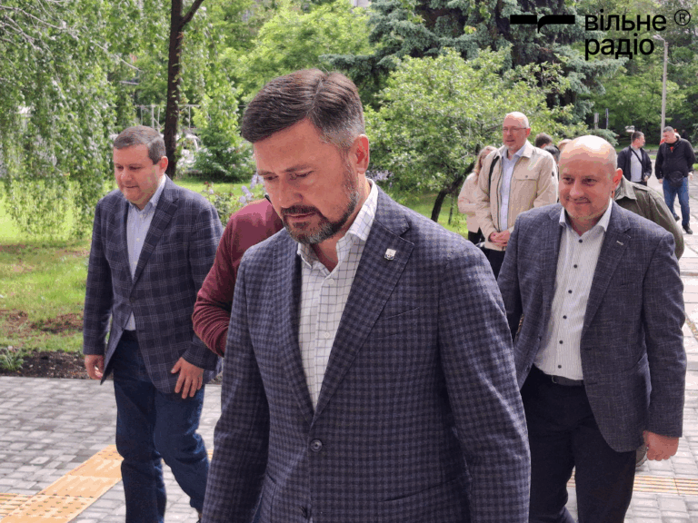 «Продолжаю выполнять свои обязанности, предложение возглавить ВА рассмотрим», — городской голова Мариуполя Бойченко