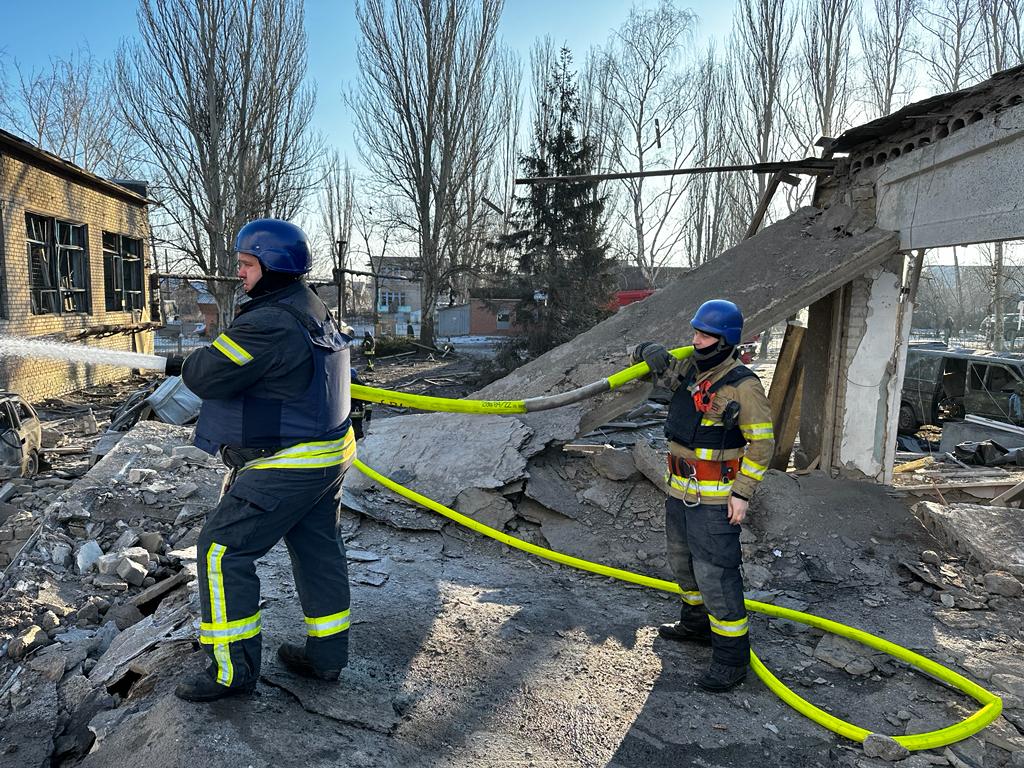 Зображення до посту: “Слухати небо” та рятувати життя: історії п’яти вогнеборців про роботу у прифронтовій Костянтинівці