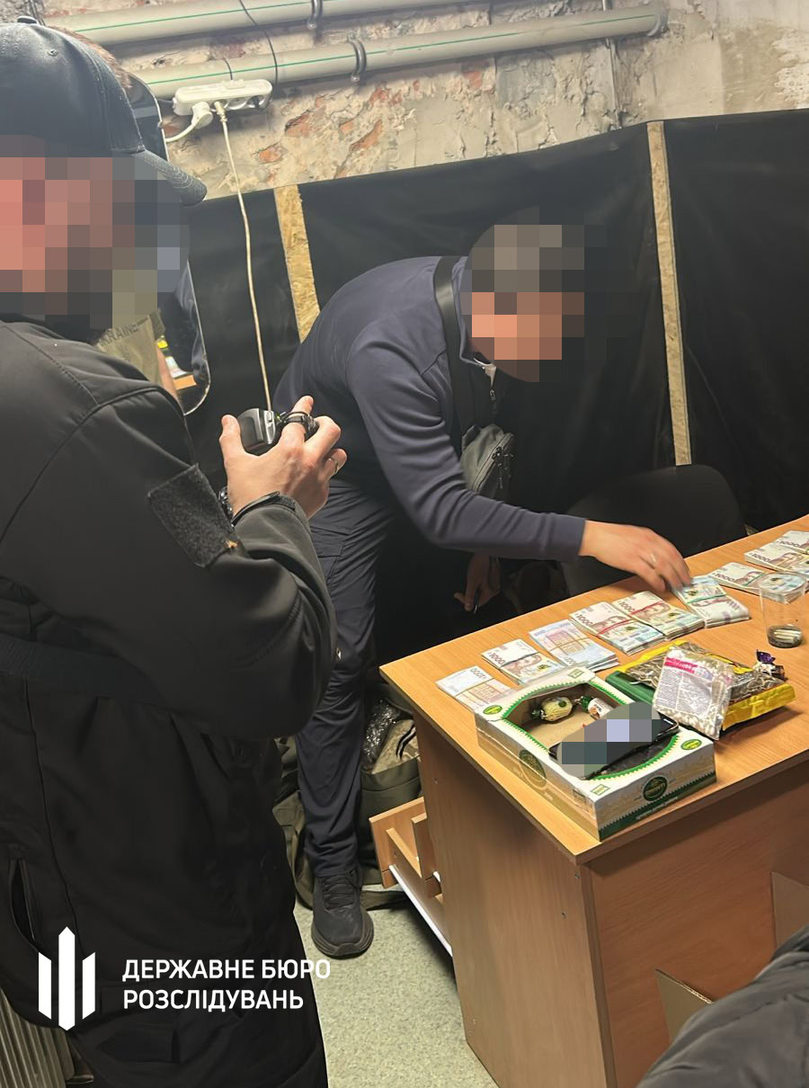 На Донеччині затримали командира, який нібито організував схему з фіктивними “бойовими” виплатами