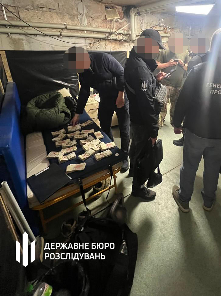 На Донеччині затримали командира, який нібито організував схему з фіктивними “бойовими” виплатами