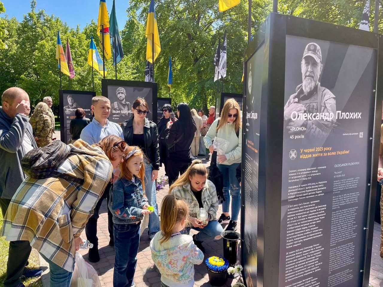 У Дніпрі оновили проєкт “Історії Героїв”: його доповнили захисниками Маріуполя