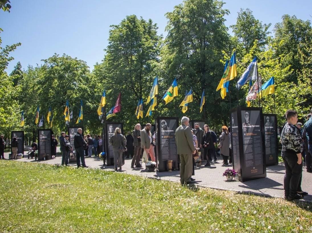 У Дніпрі оновили проєкт “Історії Героїв”: його доповнили захисниками Маріуполя