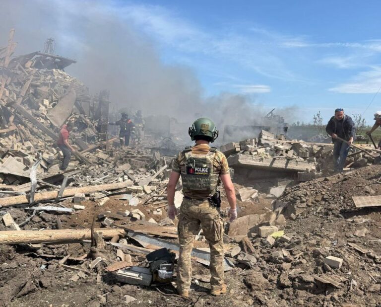 Перегляньте новину: Одна загибла та вісім поранених: росіяни атакували Іллінівку та Мирноград Одна загибла та вісім поранених: росіяни атакували Іллінівку та Мирноград