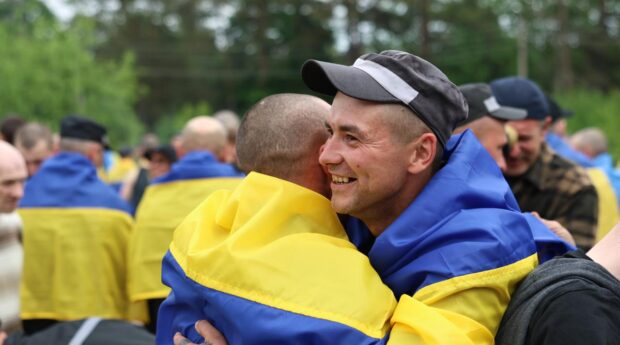 Як сім’ї зниклих та полонених захисників зі Світлодарської громади можуть отримати по 20 тис. грн (ІНСТРУКЦІЯ)