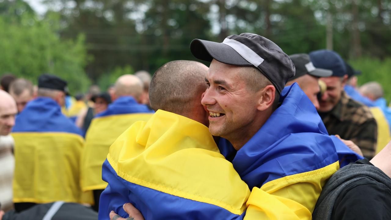 Україна повернула додому ще 303 захисників у межах “великого обміну”