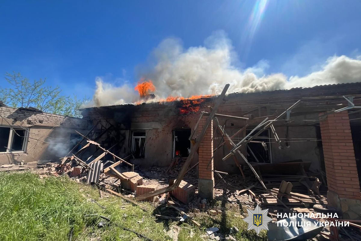 Зображення до посту: Четверо цивільних загинули, ще восьмеро поранені: якими були наслідки обстрілів на Донеччині за 2 травня (ЗВЕДЕННЯ)