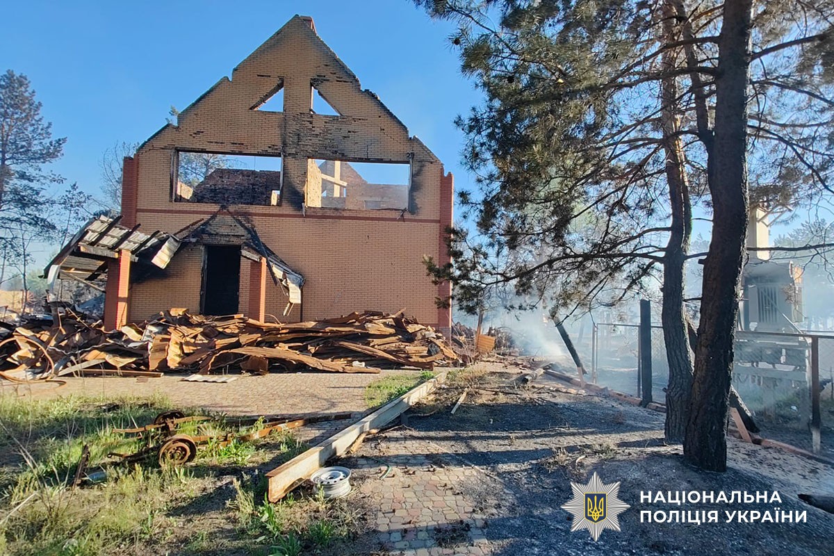Зображення до посту: Четверо цивільних загинули, ще восьмеро поранені: якими були наслідки обстрілів на Донеччині за 2 травня (ЗВЕДЕННЯ)
