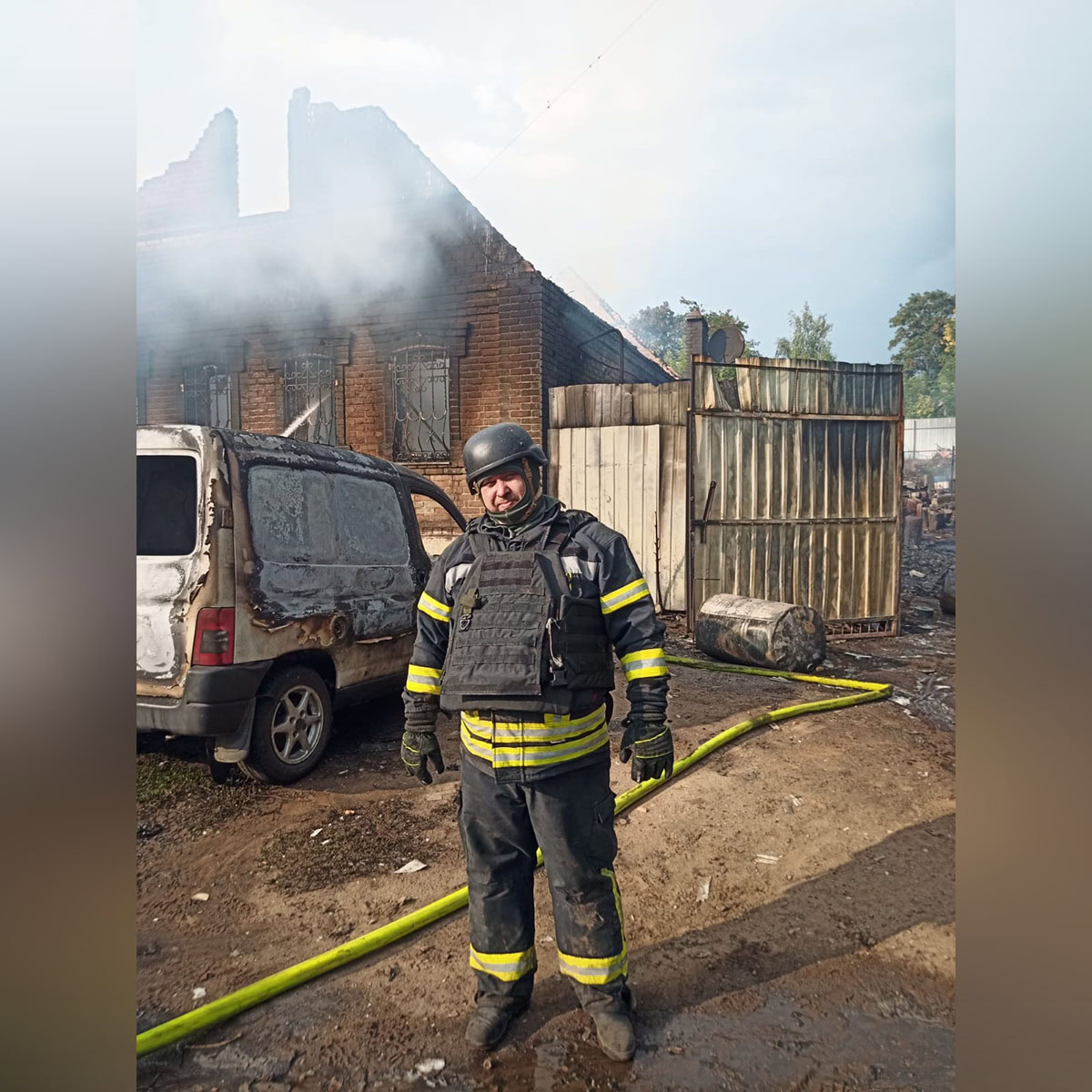 Зображення до посту: “Слухати небо” та рятувати життя: історії п’яти вогнеборців про роботу у прифронтовій Костянтинівці