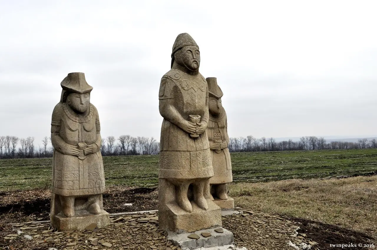 Скульптуры Вячеслава Гутыри историко-культурного комплекса «Половецкая степь» в Бахмутском районе